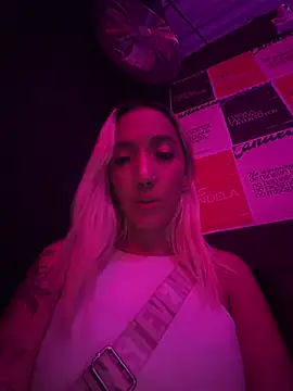 Snapshot of Isa_klein chatting on 01-10-26, 03:46 Isa klein online show from 01-10-26, 03:46