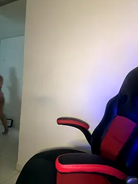 Snapshot of Isa_klein chatting on 10-19-25, 09:50 Isa klein online show from 10-19-25, 09:50