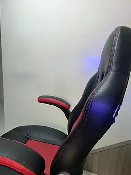 Snapshot of Isa_klein chatting on 11-11-25, 03:23 Isa klein online show from 11-11-25, 03:23