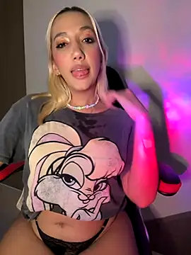 Snapshot of Isa_klein chatting on 10-12-25, 06:31 Isa klein online show from 10-12-25, 06:31