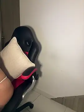 Snapshot of Isa_klein chatting on 10-16-25, 04:10 Isa klein online show from 10-16-25, 04:10