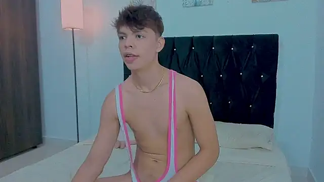 Zacktorres  online show from 11-12-25, 09:29