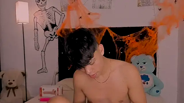 Zacktorres  online show from 10-21-25, 10:42