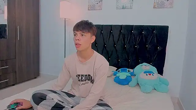 Zacktorres  online show from 10-30-25, 07:44