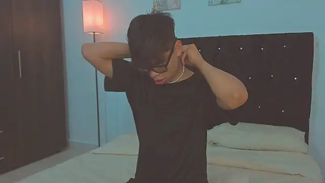 Zacktorres  online show from 11-11-25, 10:47