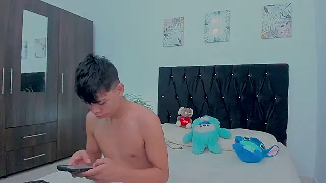 Zacktorres  online show from 10-10-25, 05:03