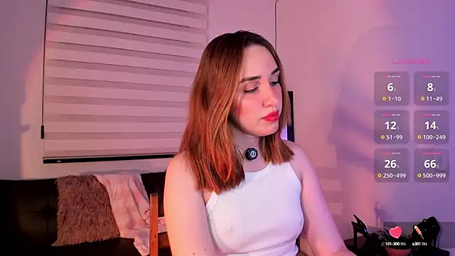 Snapshot of SarahCastillo_ chatting on 10-11-25, 04:02 SarahCastillo online show from 10-11-25, 04:02