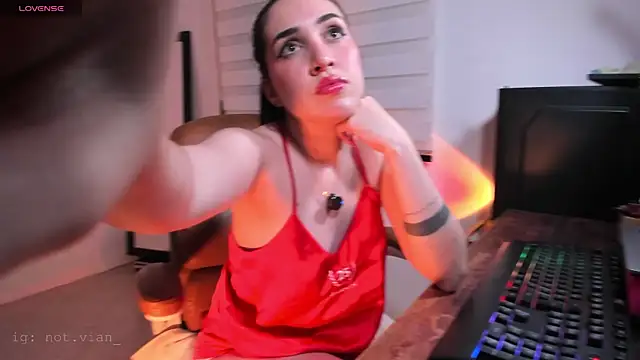 SarahCastillo  online show from 04-26-26, 04:54