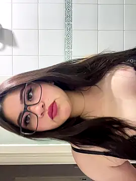 Snapshot of Cherry_kissxx chatting on 10-21-25, 11:48 Cherry kissxx online show from 10-21-25, 11:48