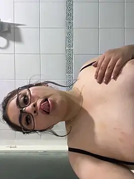 Snapshot of Cherry_kissxx chatting on 10-19-25, 03:31 Cherry kissxx online show from 10-19-25, 03:31