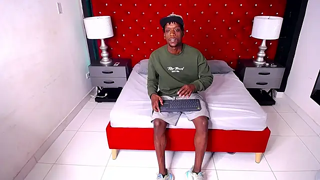 Snapshot of SkylerBigxxx chatting on 10-18-25, 03:52 SkylerBigxxx online show from 10-18-25, 03:52