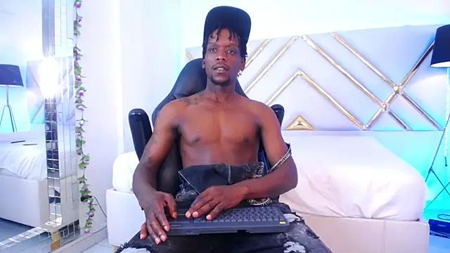 Snapshot of SkylerBigxxx chatting on 10-28-25, 04:46 SkylerBigxxx online show from 10-28-25, 04:46