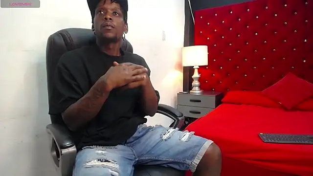 SkylerBigxxx online show from 10-31-25, 03:47