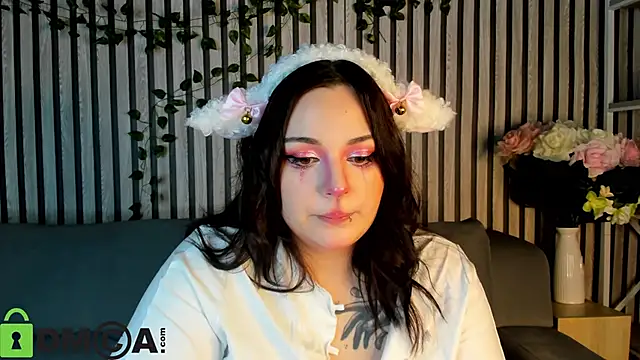 Mia R0ss online show from 10-31-25, 01:02