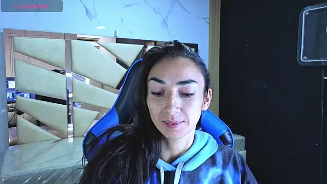 Maily a  online show from 04-08-26, 02:35