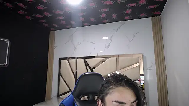 Maily a  online show from 12-20-25, 03:09