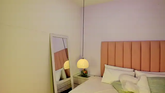 Amy Ferreira online show from 11-04-25, 02:48