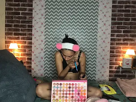 Snapshot of KaMila_M00N chatting on 10-10-25, 04:30 KaMila M00N online show from 10-10-25, 04:30