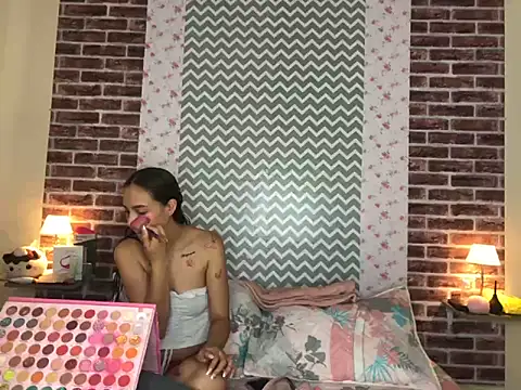 Snapshot of KaMila_M00N chatting on 09-24-25, 03:07 KaMila M00N online show from 09-24-25, 03:07