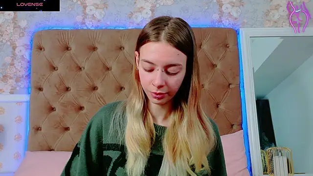 CoraVex online show from 10-27-25, 03:51