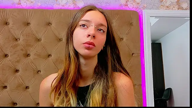 CoraVex online show from 05-25-26, 03:39