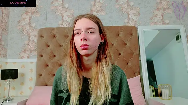 CoraVex online show from 10-30-25, 03:38