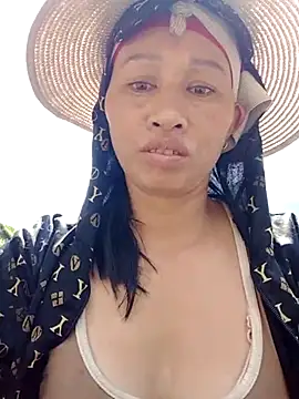 Snapshot of donna-bae chatting on 02-26-26, 04:01 donna-bae online show from 02-26-26, 04:01