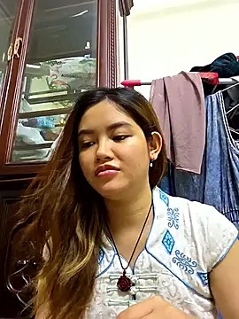 Snapshot of MaiHoang2k chatting on 10-18-25, 06:15 MaiHoang2k online show from 10-18-25, 06:15