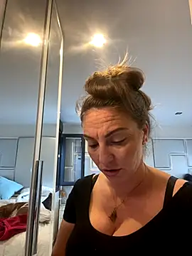 Cristalmegan online show from 10-09-25, 10:49
