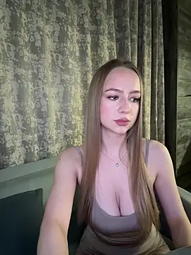 MissOyee online show from 11-22-25, 07:35