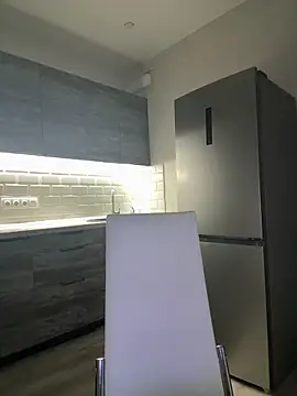 MissOyee online show from 12-18-25, 07:18