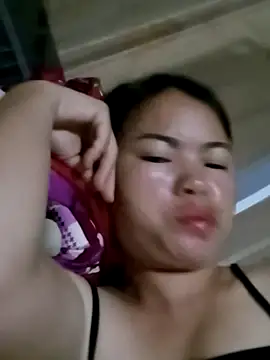 Snapshot of emly-xinh18 chatting on 10-12-25, 01:23 emly-xinh18 online show from 10-12-25, 01:23