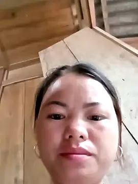 Snapshot of emly-xinh18 chatting on 09-25-25, 10:10 emly-xinh18 online show from 09-25-25, 10:10