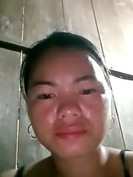 Snapshot of emly-xinh18 chatting on 09-21-25, 12:54 emly-xinh18 online show from 09-21-25, 12:54