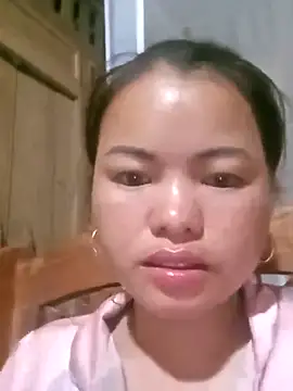 Snapshot of emly-xinh18 chatting on 09-23-25, 12:45 emly-xinh18 online show from 09-23-25, 12:45