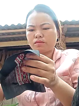 Snapshot of emly-xinh18 chatting on 09-24-25, 01:13 emly-xinh18 online show from 09-24-25, 01:13