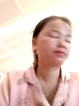 Snapshot of emly-xinh18 chatting on 10-18-25, 06:15 emly-xinh18 online show from 10-18-25, 06:15
