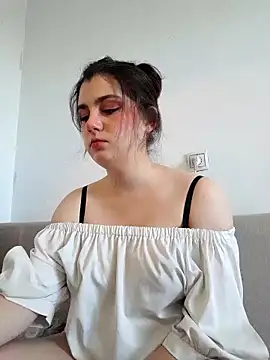 Snapshot of Luna_Moody chatting on 10-03-25, 11:12 Luna Moody online show from 10-03-25, 11:12