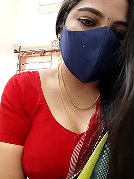 Snapshot of hottamil_honey_couples chatting on 10-13-25, 04:14 hottamil honey couples online show from 10-13-25, 04:14