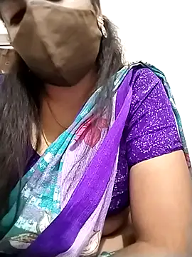 Snapshot of hottamil_honey_couples chatting on 09-26-25, 09:10 hottamil honey couples online show from 09-26-25, 09:10