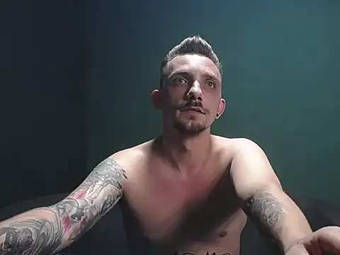 Snapshot of guesswhatbitch chatting on 09-23-25, 11:45 guesswhatbitch online show from 09-23-25, 11:45