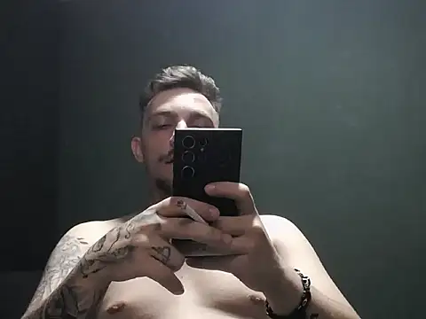 Snapshot of guesswhatbitch chatting on 10-08-25, 08:31 guesswhatbitch online show from 10-08-25, 08:31