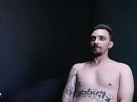 Snapshot of guesswhatbitch chatting on 09-18-25, 01:47 guesswhatbitch online show from 09-18-25, 01:47