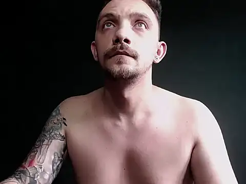 Snapshot of guesswhatbitch chatting on 09-29-25, 09:38 guesswhatbitch online show from 09-29-25, 09:38