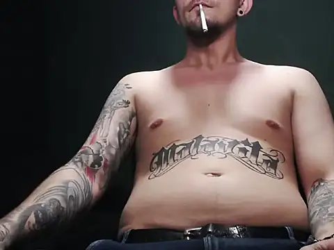 Snapshot of guesswhatbitch chatting on 11-09-25, 08:24 guesswhatbitch online show from 11-09-25, 08:24