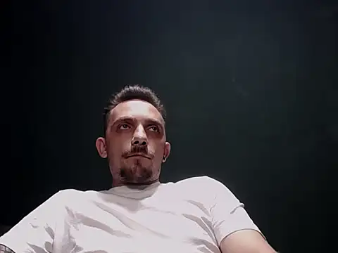 Snapshot of guesswhatbitch chatting on 09-28-25, 07:43 guesswhatbitch online show from 09-28-25, 07:43