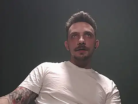 Snapshot of guesswhatbitch chatting on 10-03-25, 07:48 guesswhatbitch online show from 10-03-25, 07:48