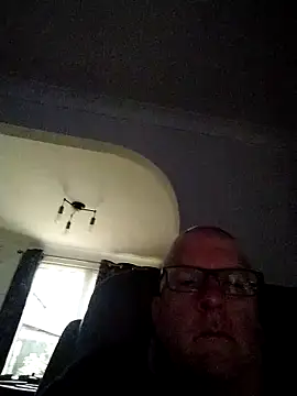 PhilM2001 online show from 06-18-26, 04:11