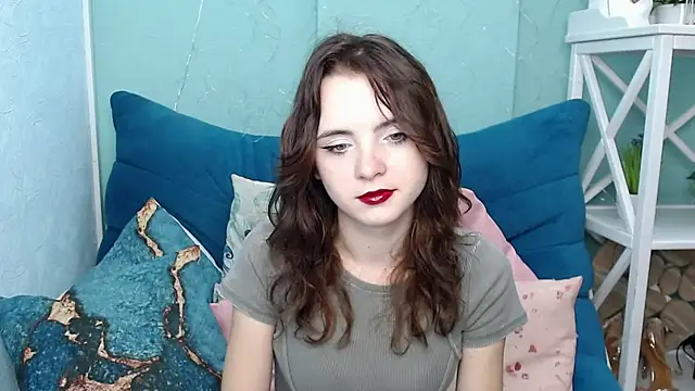 Snapshot of VivienneRo chatting on 09-20-25, 04:50 VivienneRo online show from 09-20-25, 04:50