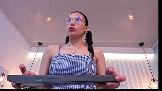 SweetStarr  online show from 11-06-25, 12:31